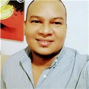 Profesor de matemáticas imparte clase a los niños de todas las edades